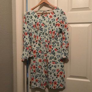 LOFT size 4P Floral Tie Back Dress w/ Bell Sleeves